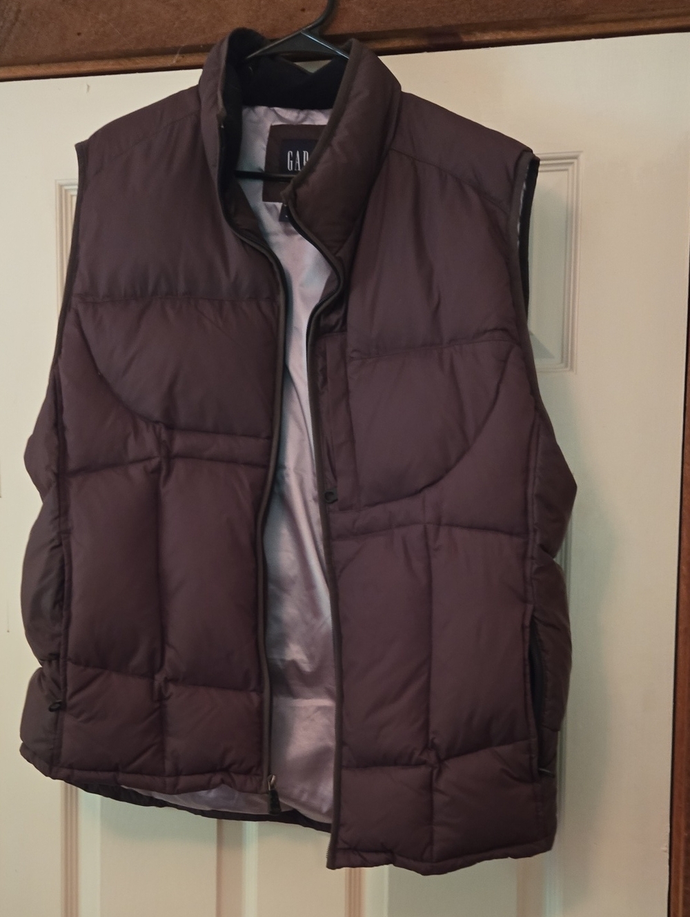 GAP Men's Quilted Puffer Vest in Dark Brown